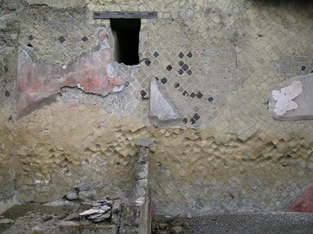 IV.8, Herculaneum, May 2005. Looking towards north wall of room 5, on left, and room 6, on right.
Photo courtesy of Nicolas Monteix.
