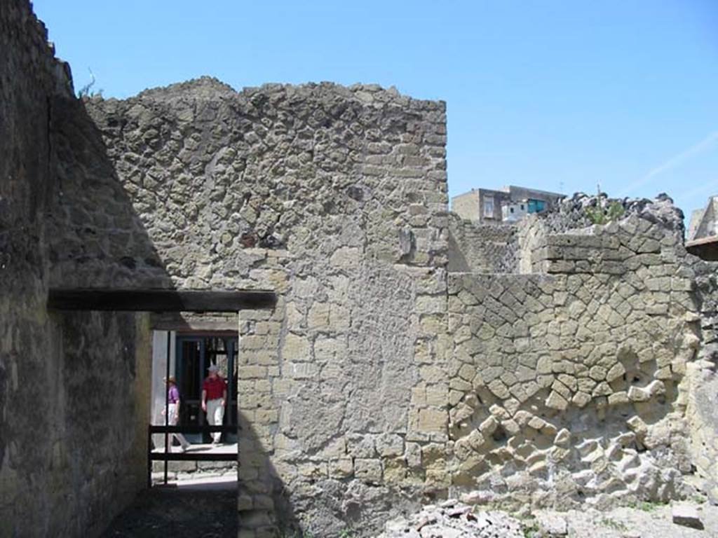 Ins. IV.8, Herculaneum, May 2003. Looking west towards entrance doorway. Photo courtesy of Nicolas Monteix.