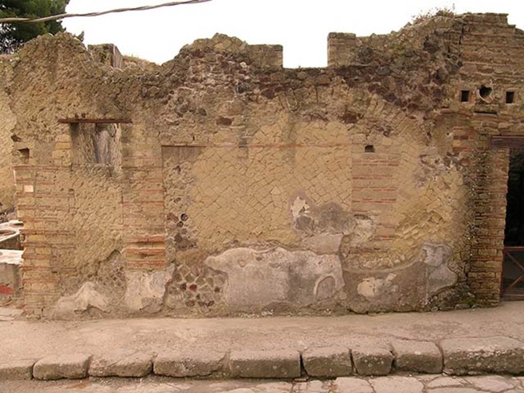 Decumanus Inferiore, south side, Herculaneum. May 2005. Exterior façade between IV.15, on left, and IV.14, on right.
Photo courtesy of Nicolas Monteix.
