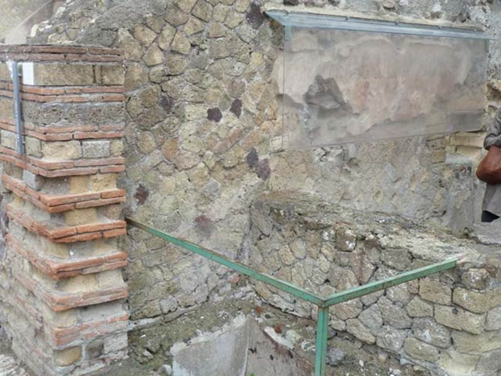 Ins. IV.17, Herculaneum, September 2015. North side of rear room, with bench/podium.