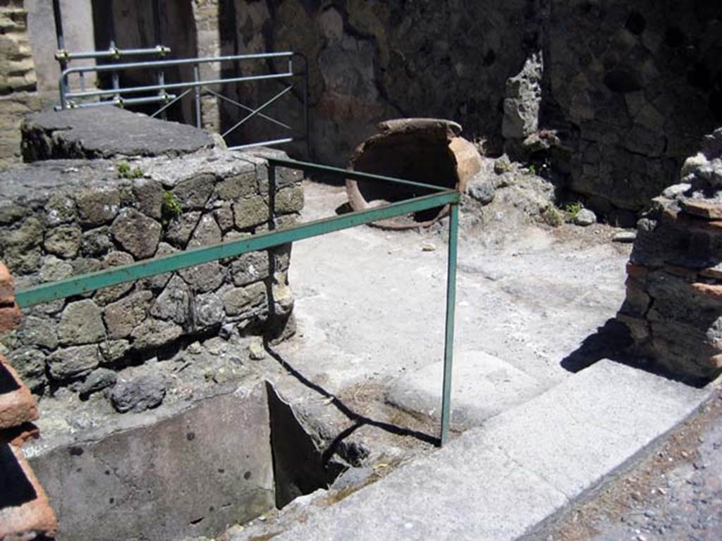 IV.17, Herculaneum, June 2011. Looking north-west across sales room. Photo courtesy of Sera Baker.