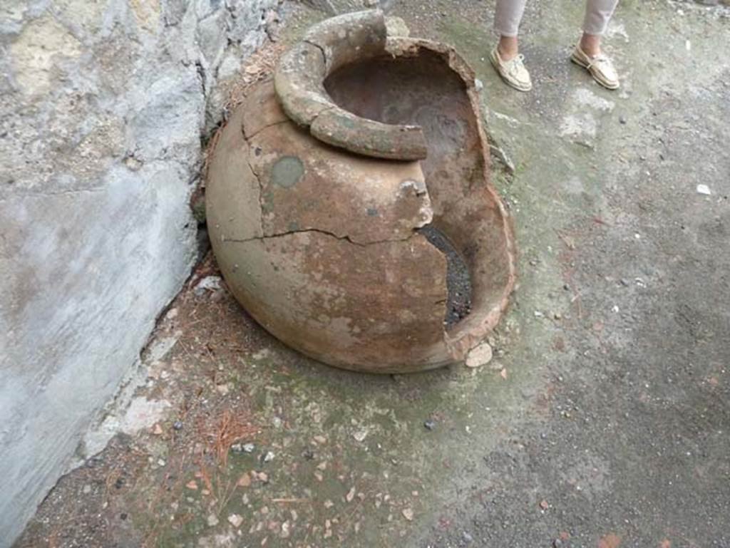 Ins. IV.17, Herculaneum, September 2015. Looking east along north side of bar-room, where there was a hearth and a buried dolium, in which some walnuts were discovered.
