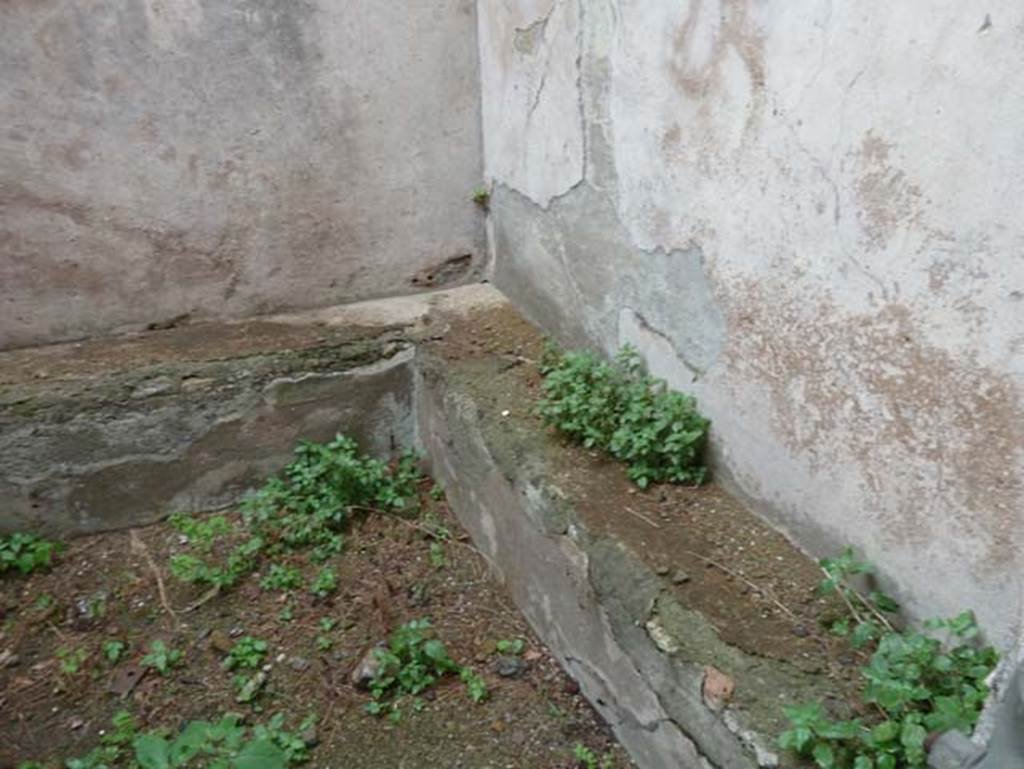 Ins. IV.17, Herculaneum, September 2015. North side of rear room, with bench/podium.