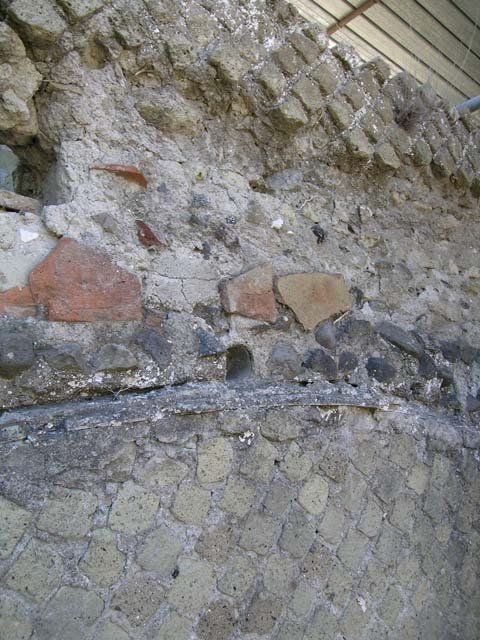 IV.19, Herculaneum, May 2005. Room 5, detail from south wall.
Photo courtesy of Nicolas Monteix.
