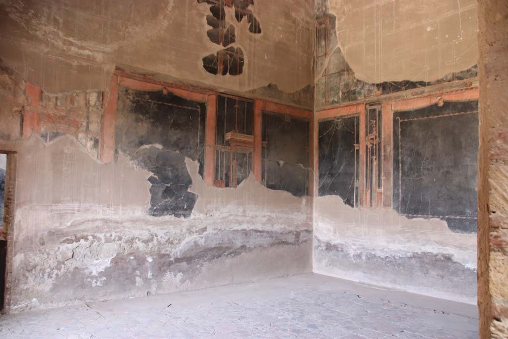 IV.21, Herculaneum, September 2019. Looking towards west wall and north-west corner of triclinium 5. Photo courtesy of Klaus Heese.