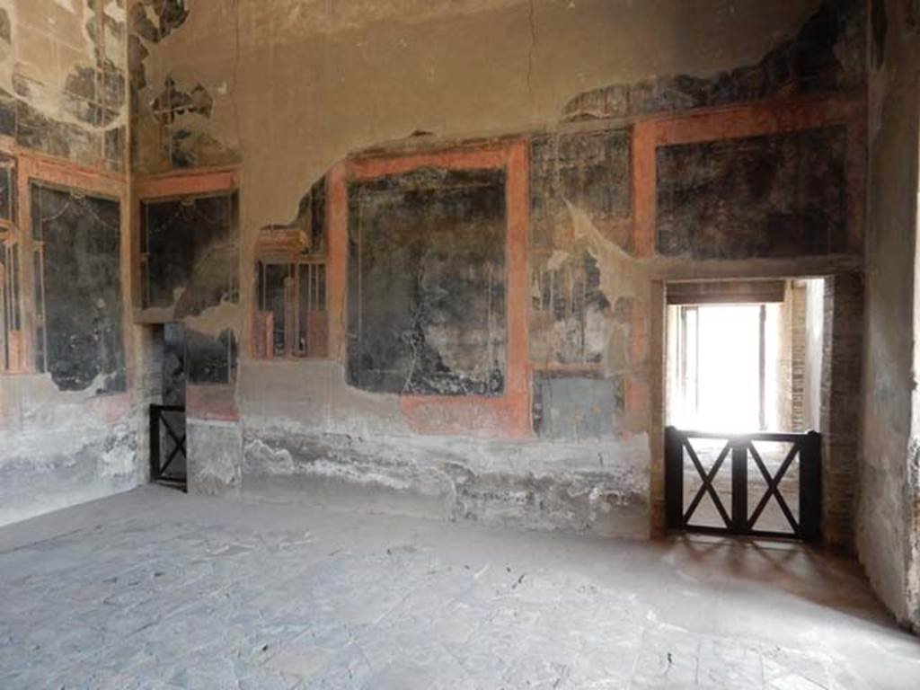 IV.21, Herculaneum. May 2018. Triclinium 5, looking towards east wall. Photo courtesy of Buzz Ferebee. 