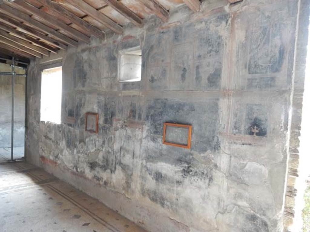 IV.21, Herculaneum. May 2018. Cryptoporticus 28, looking east along south wall. Photo courtesy of Buzz Ferebee.  