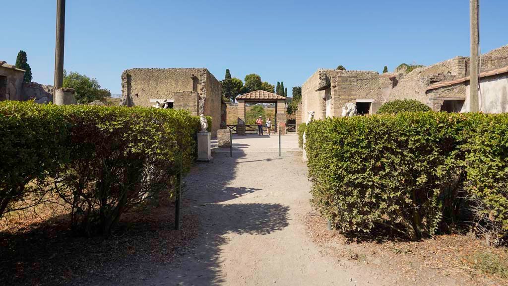 IV.21, Herculaneum. August 2021. 
Garden 32, looking south from doorway leading out from centre of Cryptoporticus 28. Photo courtesy of Robert Hanson.
