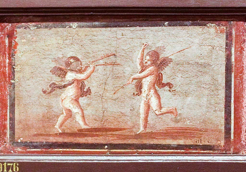 IV.21, Herculaneum. Two cupids, one playing the flute and the other dancing.
Now in Naples Archaeological Museum. Part of inventory number 9176.
