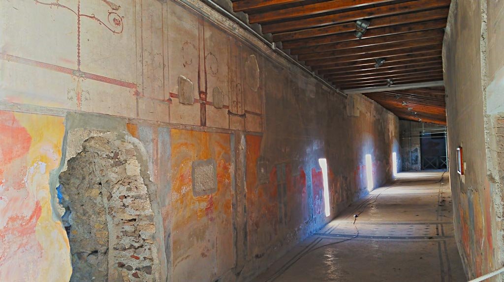 IV.21 Herculaneum. Photo taken between October 2014 and November 2019.
Cryptoporticus 31, looking north along west portico from Cryptoporticus 30. Photo courtesy of Giuseppe Ciaramella.
