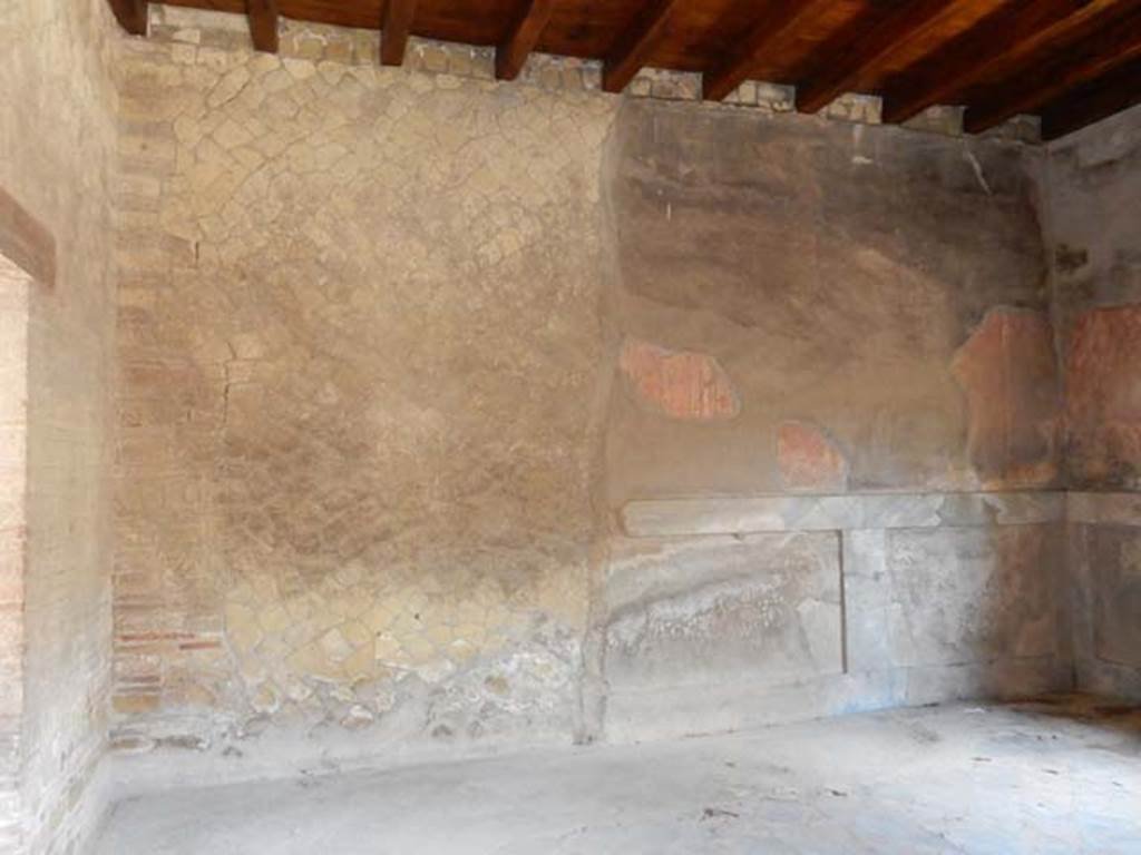 IV.21, Herculaneum. May 2018.  Oecus 17, looking towards west wall. Photo courtesy of Buzz Ferebee. 