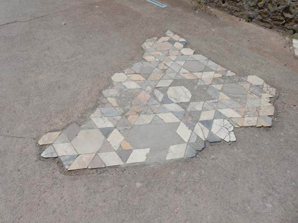 IV.21, Herculaneum. May 2018. Room 15, remains of opus sectile flooring. Photo courtesy of Buzz Ferebee. 

