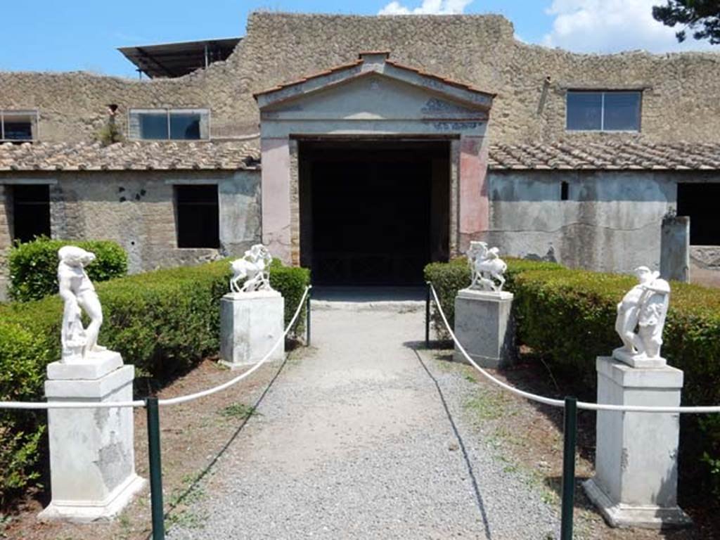 IV.21, Herculaneum. May 2018. 
Garden 32, looking north towards central doorway into Cryptoporticus 28. Photo courtesy of Buzz Ferebee. 
