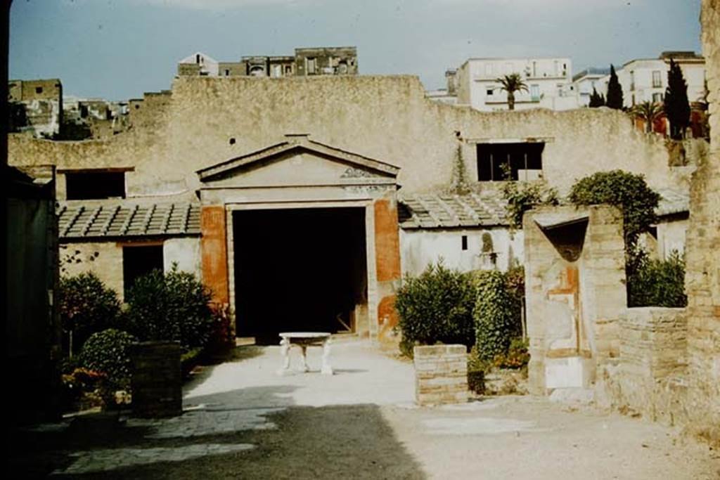 IV.21, Herculaneum. 1957. 
Looking north from the large triclinium 15, across the garden area 32 towards the large portal and the surrounding cryptoporticus.
Photo by Stanley A. Jashemski.
Source: The Wilhelmina and Stanley A. Jashemski archive in the University of Maryland Library, Special Collections (See collection page) and made available under the Creative Commons Attribution-Non-Commercial License v.4. See Licence and use details.
J57f0457
