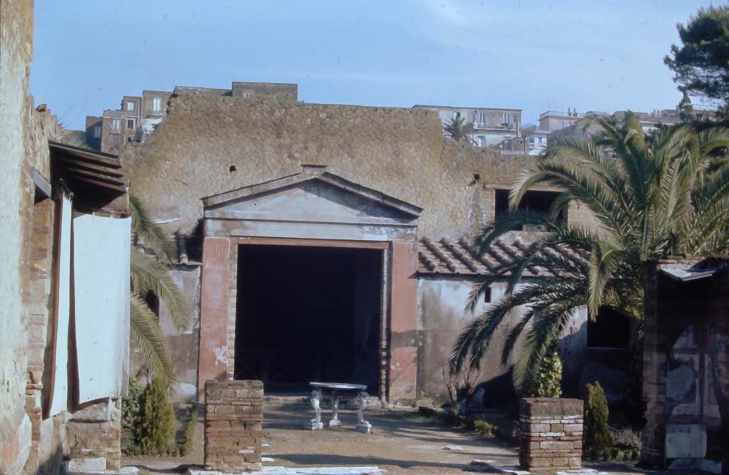 IV.21, Herculaneum. 4th December 1971. Looking north across garden area 32, from large triclinium 15.
Photo courtesy of Rick Bauer, from Dr George Fay’s slides collection.
