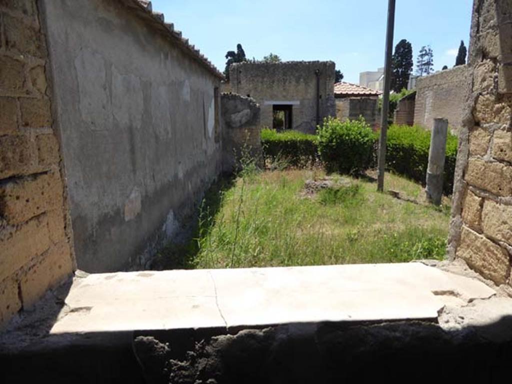 IV.21, Herculaneum, June 2017. Garden 32, looking south across garden towards area 34, from window in Cryptoporticus 28, at east end. 
The bronze bath, pictured below, was found in the area behind the jutting-out wall, left of centre. Photo courtesy of Michael Binns.
