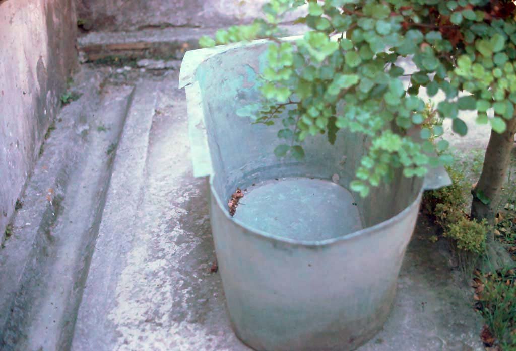 IV.21, Herculaneum. 7th August 1976.
Bronze bath, which was found on 25th September 1930 in the south-east area of the garden, under the exterior steps that led to above room 17.
Photo courtesy of Rick Bauer, from Dr George Fay’s slides collection.
