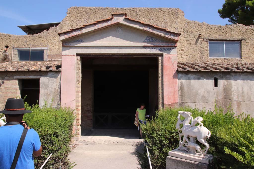 IV.21, Herculaneum. September 2019.  
Garden 32, looking north across garden area towards central doorway and exterior wall of Cryptoporticus 28.
Photo courtesy of Klaus Heese.

