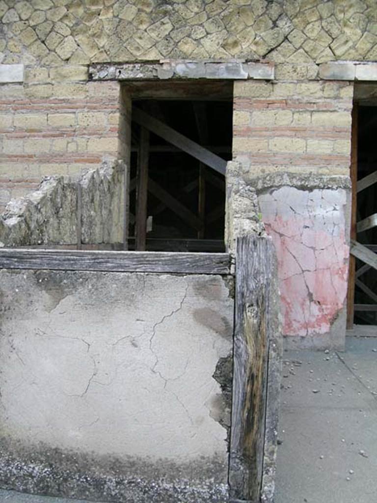 IV, 21, Herculaneum, May 2004. 
Looking west on upper floor, above area of steps leading to midle doorway on balcony around upper atrium. Photo courtesy of Nicolas Monteix.
