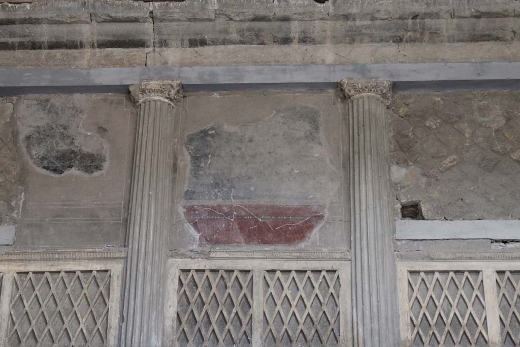 V.1 Herculaneum. March 2014. Looking towards detail from upper west wall of atrium at south end. 
Foto Annette Haug, ERC Grant 681269 DÉCOR.
