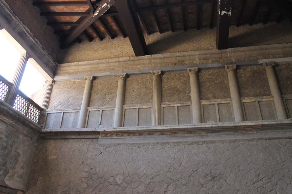 V.1 Herculaneum. March 2014. Upper south-east corner and south wall. 
Foto Annette Haug, ERC Grant 681269 DÉCOR.
