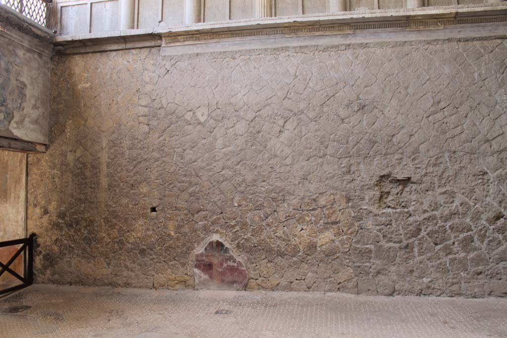 V.1 Herculaneum. March 2014. South-east corner and south wall of atrium.  
Foto Annette Haug, ERC Grant 681269 DÉCOR.
