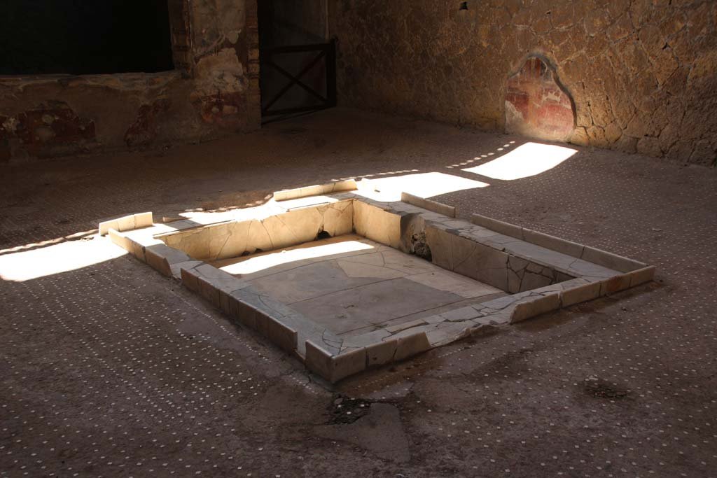 V.1 Herculaneum, April 2014. Looking south-east across impluvium in atrium. Photo courtesy of Klaus Heese.