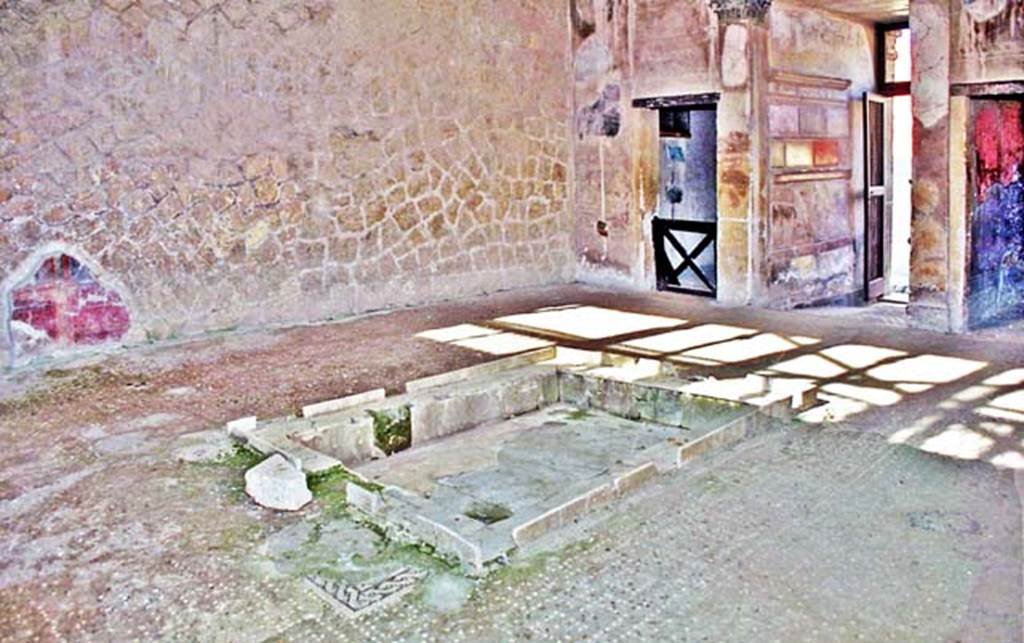 V.1, Herculaneum. October 2001. Impluvium in atrium, looking south-west.  Photo courtesy of Peter Woods.
