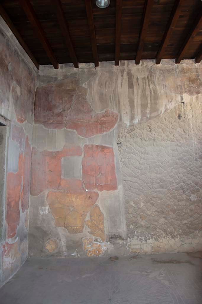 V.1 Herculaneum. March 2019. Room 6, looking towards east wall at north end.
Foto Annette Haug, ERC Grant 681269 DÉCOR.
