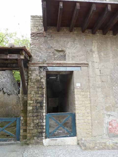V.2, Herculaneum. May 2010. Doorway to steps to upper floor, on south side of Cardo IV Superiore