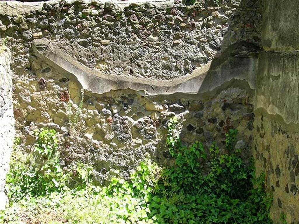 V.4, Herculaneum, May 2004. Room L, looking towards north wall. Photo courtesy of Nicolas Monteix.