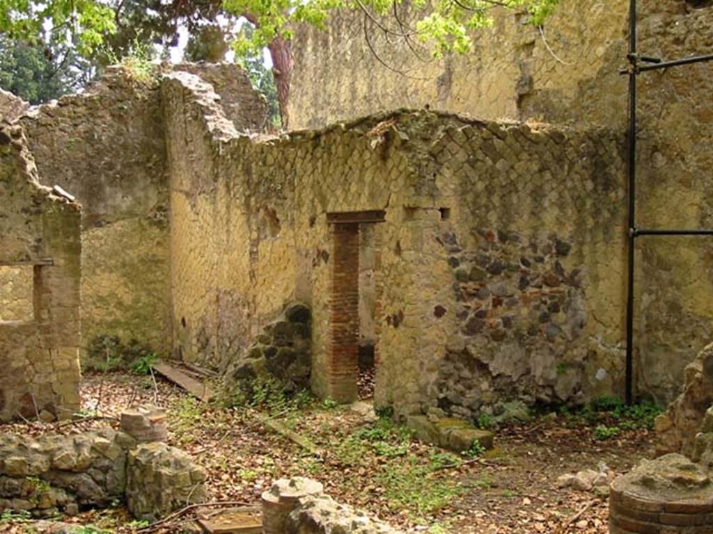 V.4, Herculaneum, May 2003. 
Garden area M, looking towards south-east corner, and room I, on left, doorway to room H, in centre, and room G, on right.
Photo courtesy of Nicolas Monteix.
