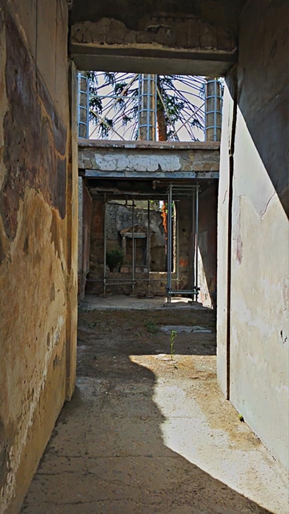 V.5 Herculaneum, photo taken between October 2014 and November 2019. 
Looking east along entrance corridor towards atrium. Photo courtesy of Giuseppe Ciaramella.
