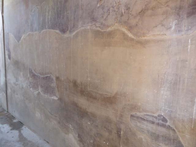 V.5 Herculaneum, September 2015. Upper south wall of entrance corridor.