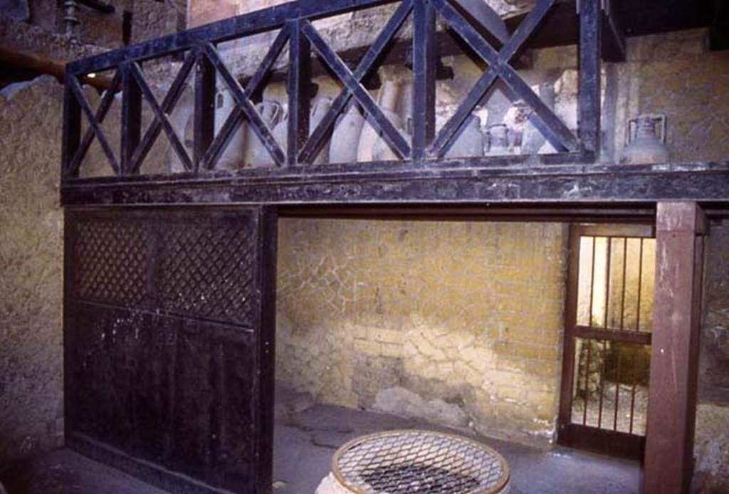 V.6, Herculaneum. Not dated. Looking north-east. Photo courtesy of Nicolas Monteix.confidence