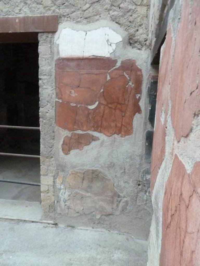 Ins. V 7, Herculaneum, September 2015. Looking towards south-west corner of internal courtyard. On the left is a doorway from the triclinium, on the right is the doorway from the corridor.
