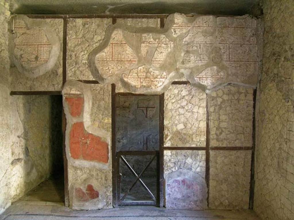 V.8, Herculaneum. May 2004. Room 1, south wall of entrance hall with doorway to room 8, in centre. Photo courtesy of Nicolas Monteix.