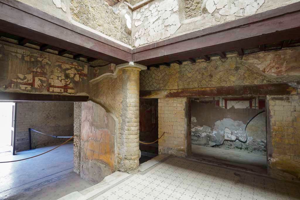 V.8 Herculaneum. August 2021. 
Area 4, looking towards the north-west corner of the courtyard. The north wall of the small tablinum is on the left.
Photo courtesy of Robert Hanson
