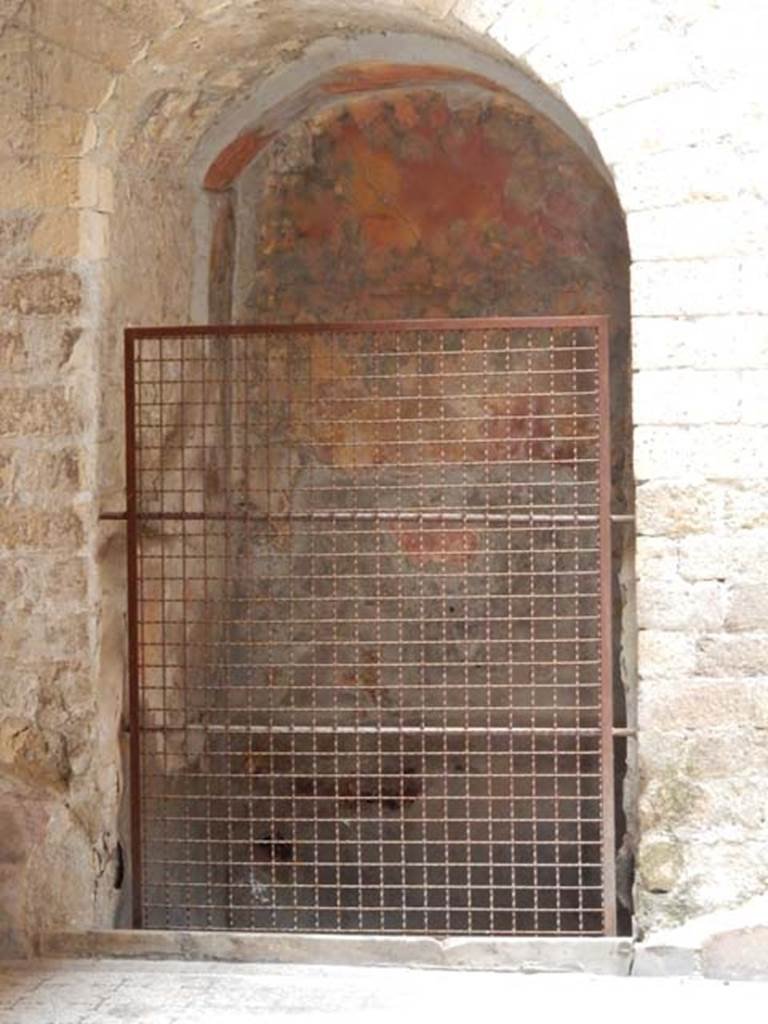 V.8 Herculaneum, May 2018. Area 4, arched recess under stairs. Photo courtesy of Buzz Ferebee.