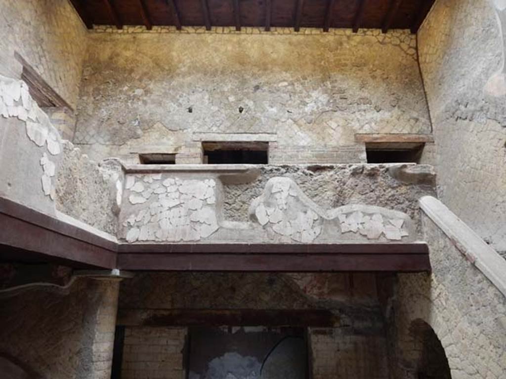 V.8 Herculaneum, May 2018. Area 4, upper masonry landing on north side, at top of stairs.
Photo courtesy of Buzz Ferebee.
