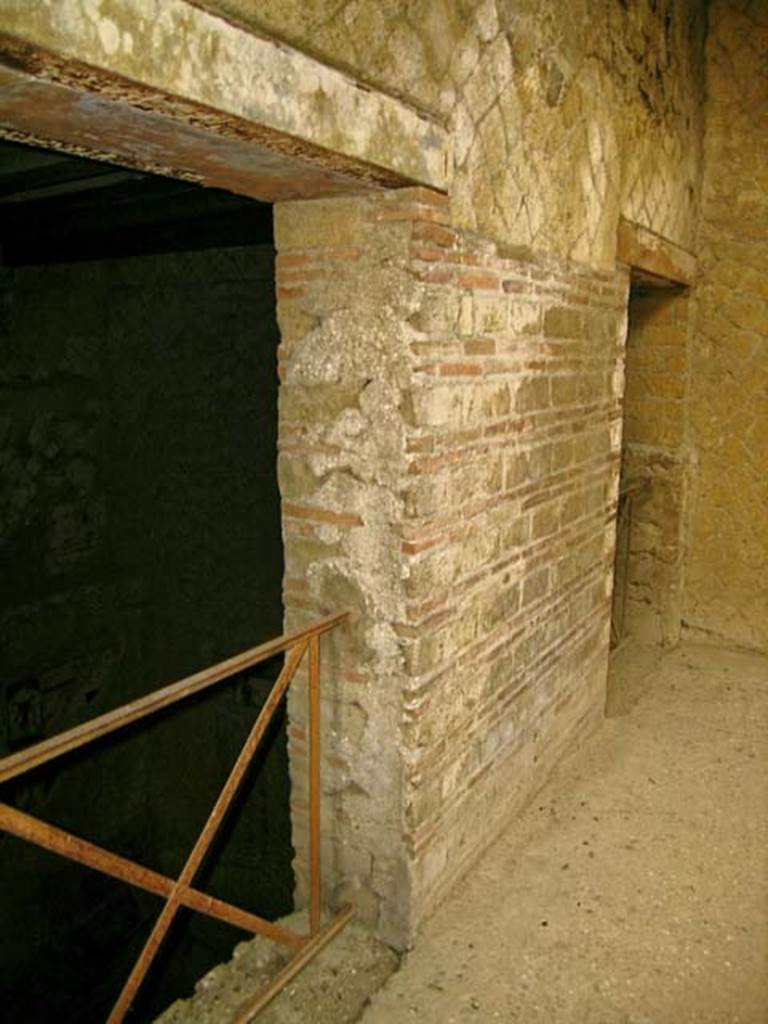 V.8, Herculaneum. December 2004. Looking north-east along north wall of landing. 
Photo courtesy of Nicolas Monteix.
