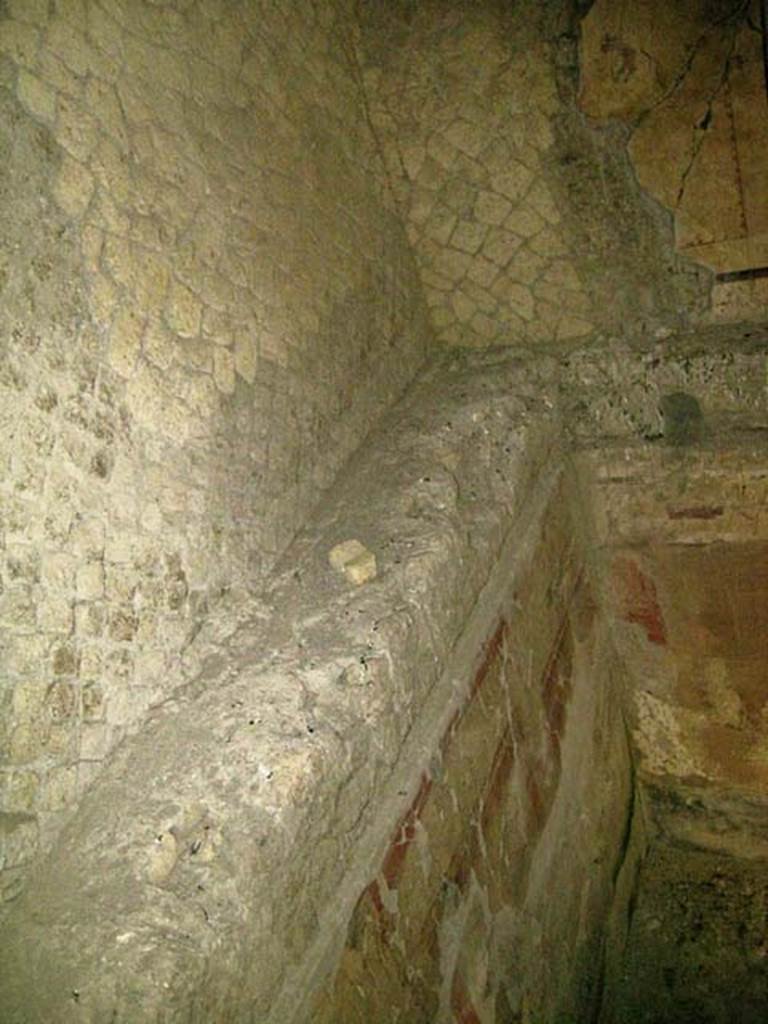 V.8, Herculaneum. December 2004. Looking along west side of upper room. 
Photo courtesy of Nicolas Monteix.

