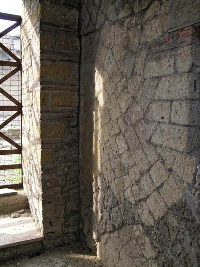 V.8, Herculaneum. June 2005. Upper floor, doorway on landing which would have led to rooms overlooking street frontage.
Photo courtesy of Nicolas Monteix.
According to Maiuri, apart from the two smaller rooms reached from the landing, there were also two larger rectangular rooms, with mosaic flooring, both better decorated, which opened onto the area overlooking the street. The first still conserved some trace of colour in the red zoccolo and in the black panels of the walls, the second, had white pilasters decorated with candelabra and plant motifs between panels painted of red and azure blue. 

