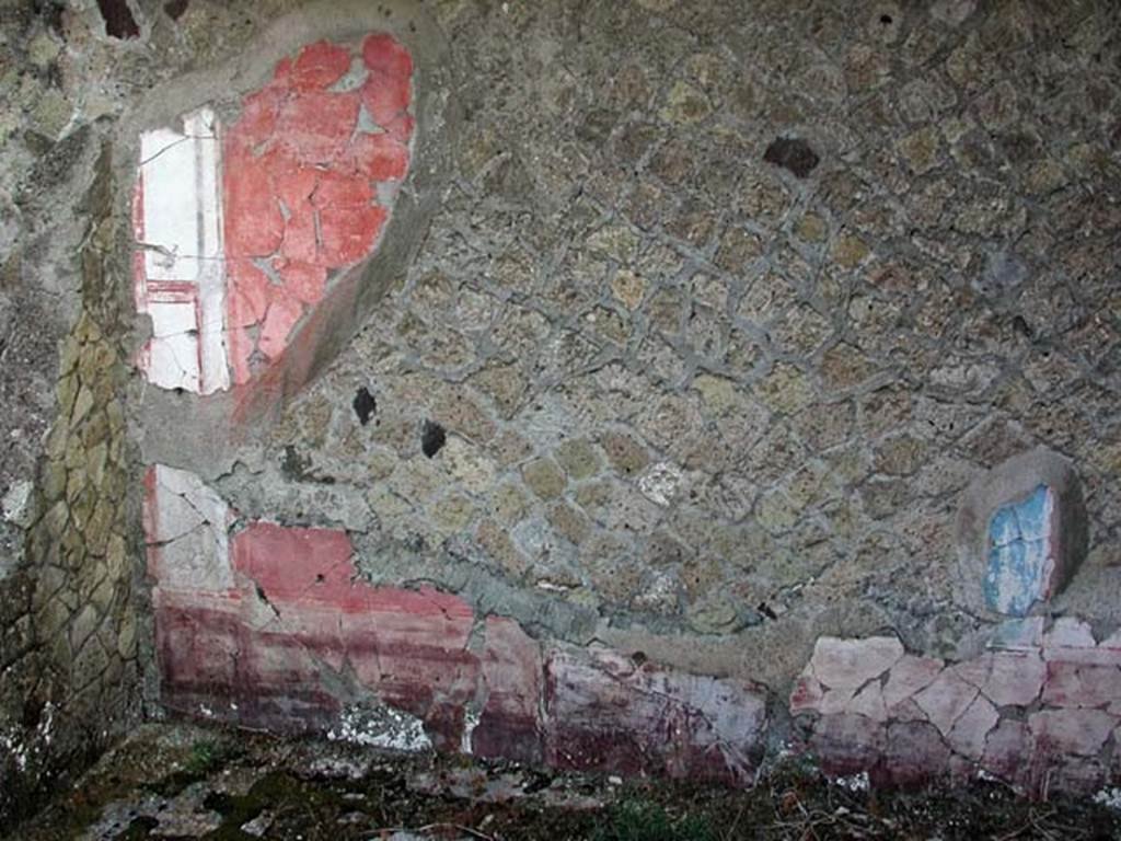 V.8, Herculaneum. September 2003. 
Upper floor, large rectangular room with remains of painted decoration on east wall at north end. 
Photo courtesy of Nicolas Monteix.
