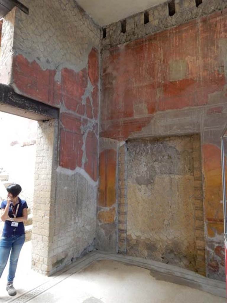 V.8 Herculaneum. May 2018. Room 7, looking towards north-east corner.
Photo courtesy of Buzz Ferebee.
