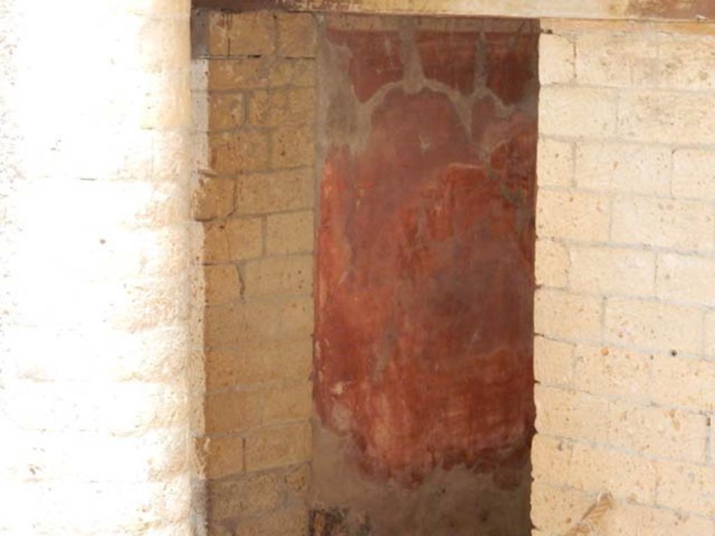 V.8 Herculaneum. May 2018. West wall of smaller doorway to Room 5 in small corridor, looking west from east end of corridor.  
Photo courtesy of Buzz Ferebee.

