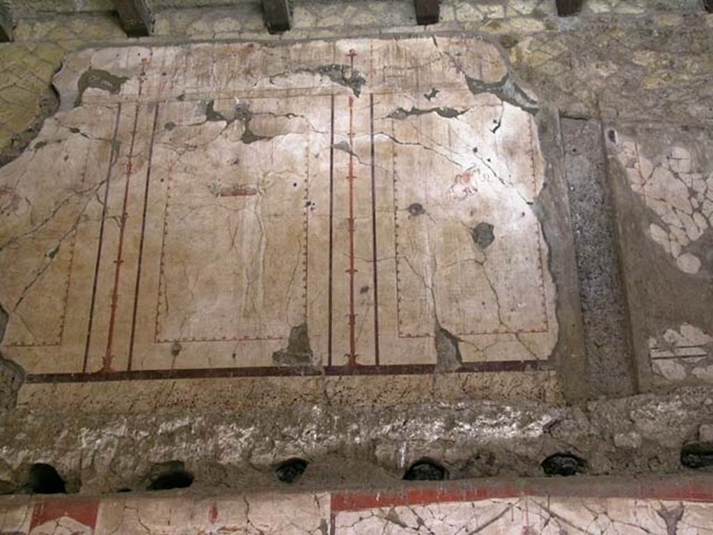 V.8, Herculaneum. May 2004. Upper north wall, above room 5. Photo courtesy of Nicolas Monteix.