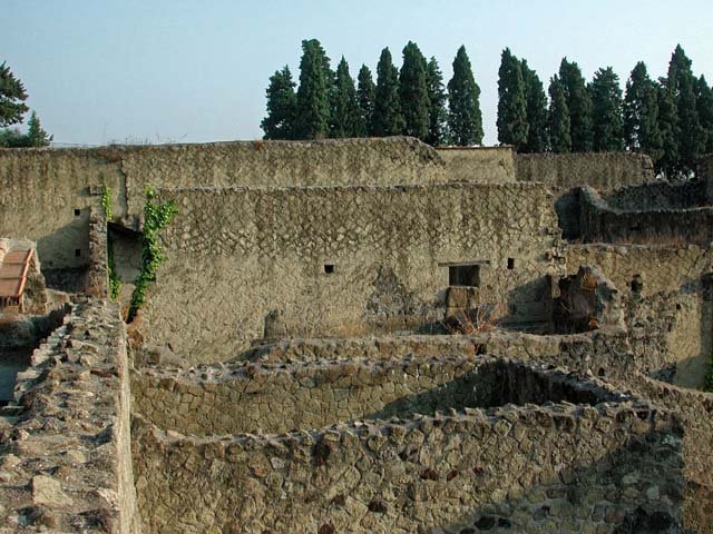 V.11, boundary wall on left, and V.8, upper floors. September 2003. 
Looking east across top of rooms on upper floor of V.8 towards west wall of V.15, in area of west portico.and upper rooms.
Photo courtesy of Nicolas Monteix.
