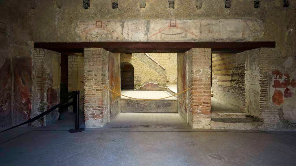V.8 Herculaneum. May 2018. Room 1, north wall of small corridor, with doorway to Room 5, on right. Photo courtesy of Buzz Ferebee.