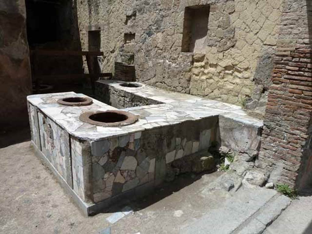 V. 10. Herculaneum, May 2010. Shop counter, looking towards west wall. 